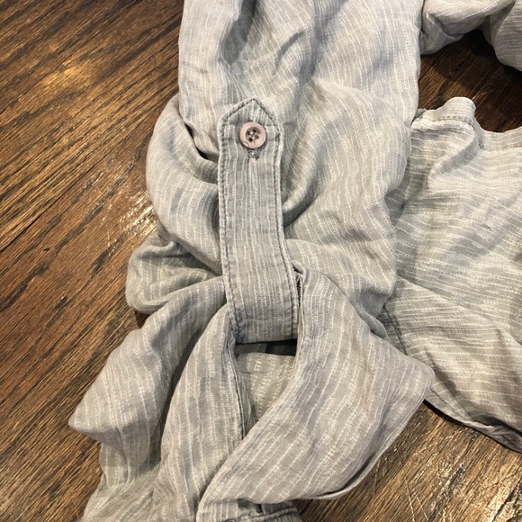 Bella Dahl split back tail shirt in gray size M ✨ - Picture 5 of 5